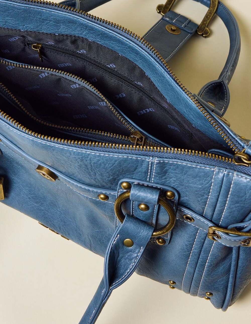 BDG Karlie Lock Shoulder Bag in Blue with Charm NWT - Picture 8 of 8